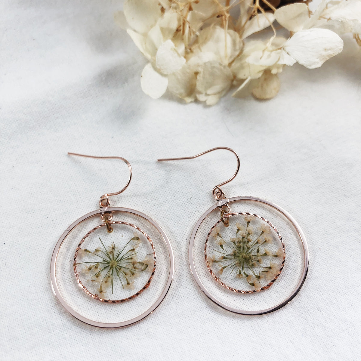 Queen Anne Classic Gold Earrings with Pressed Flowers